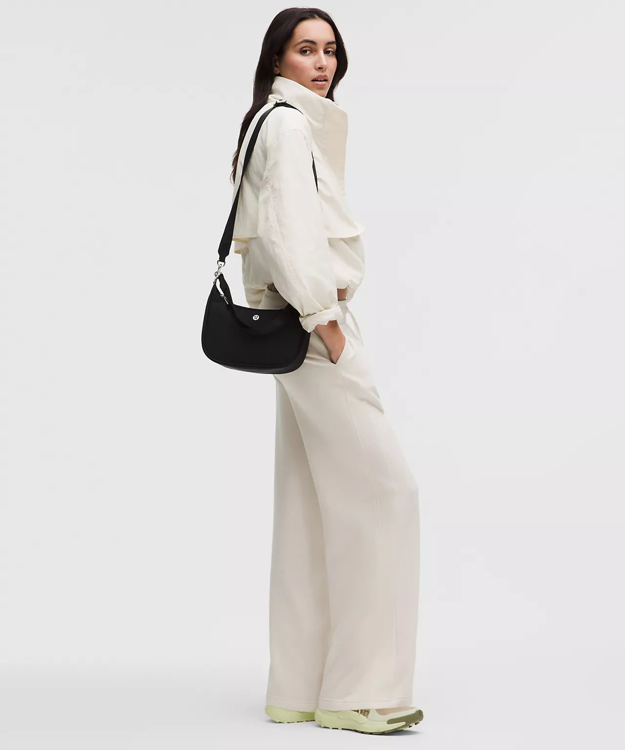 City Essentials Small Shoulder Bag (Bolsa Deportiva)