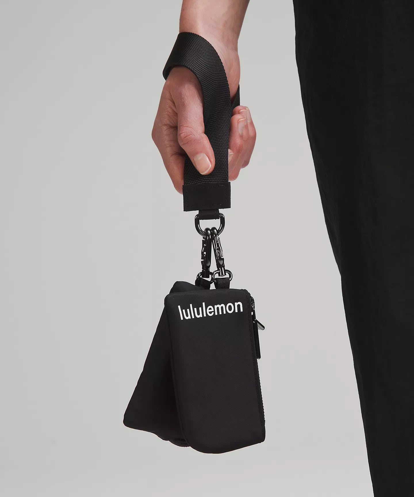 Dual Pouch Wrislet (Bolso De Mano Con Llavero Multifuncional)