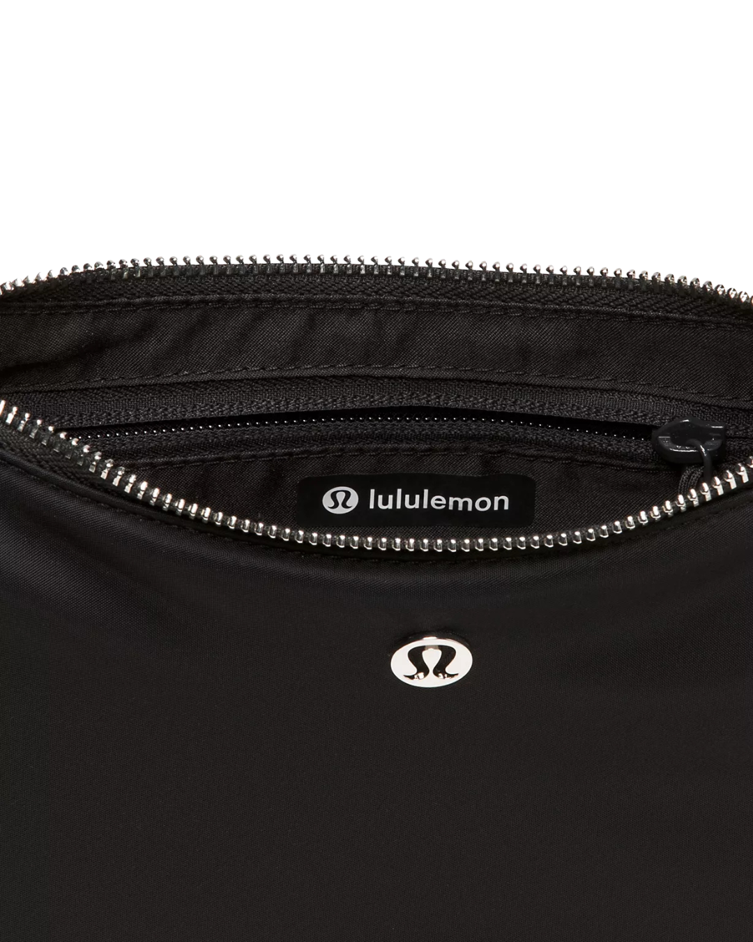 City Essentials Small Shoulder Bag (Bolsa Deportiva)