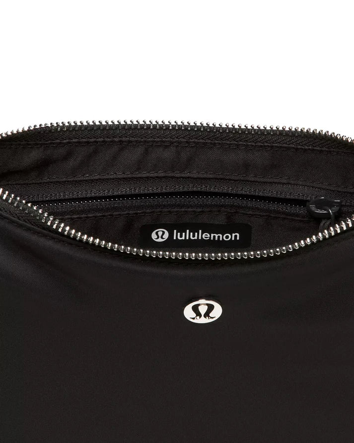 City Essentials Shoulder Bag 3L (Bolsa Deportiva)