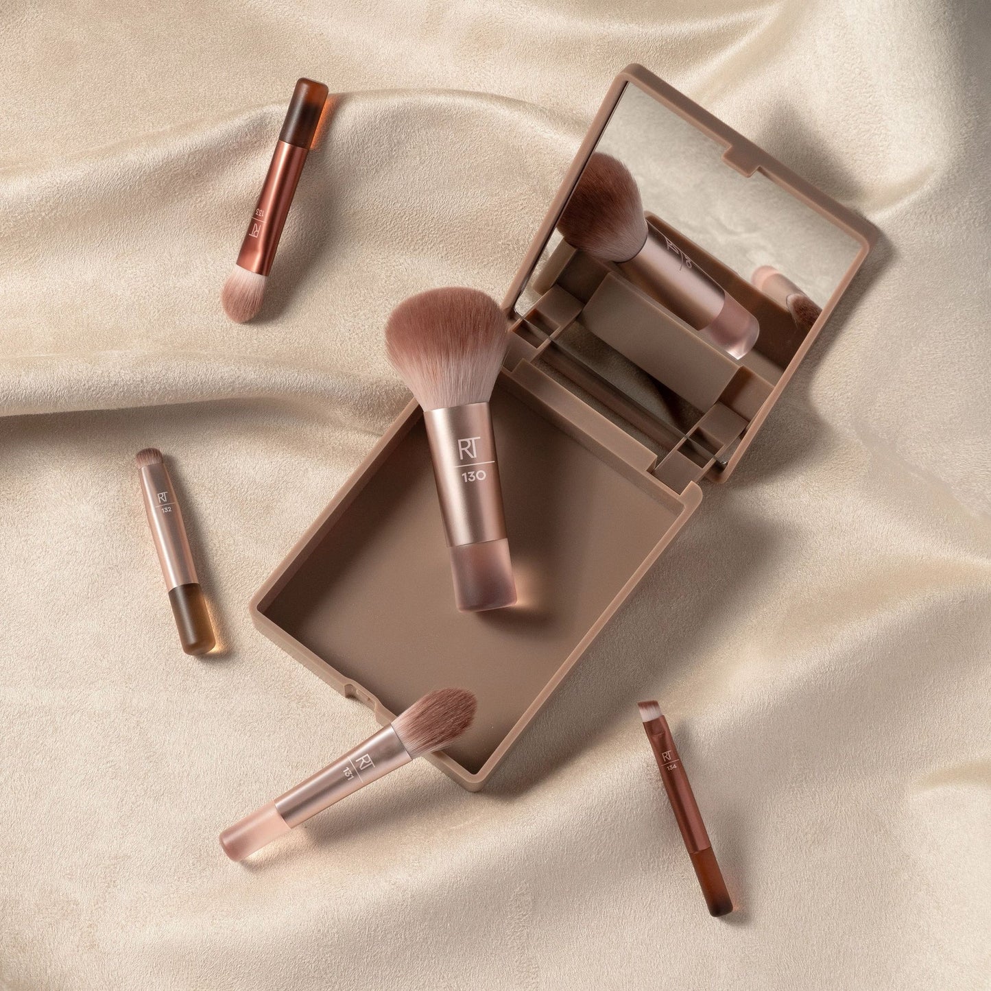 New Nudes 2.0 On-The-Glow Mini Brush Set + Mirrored Compact (Set De Brochas)