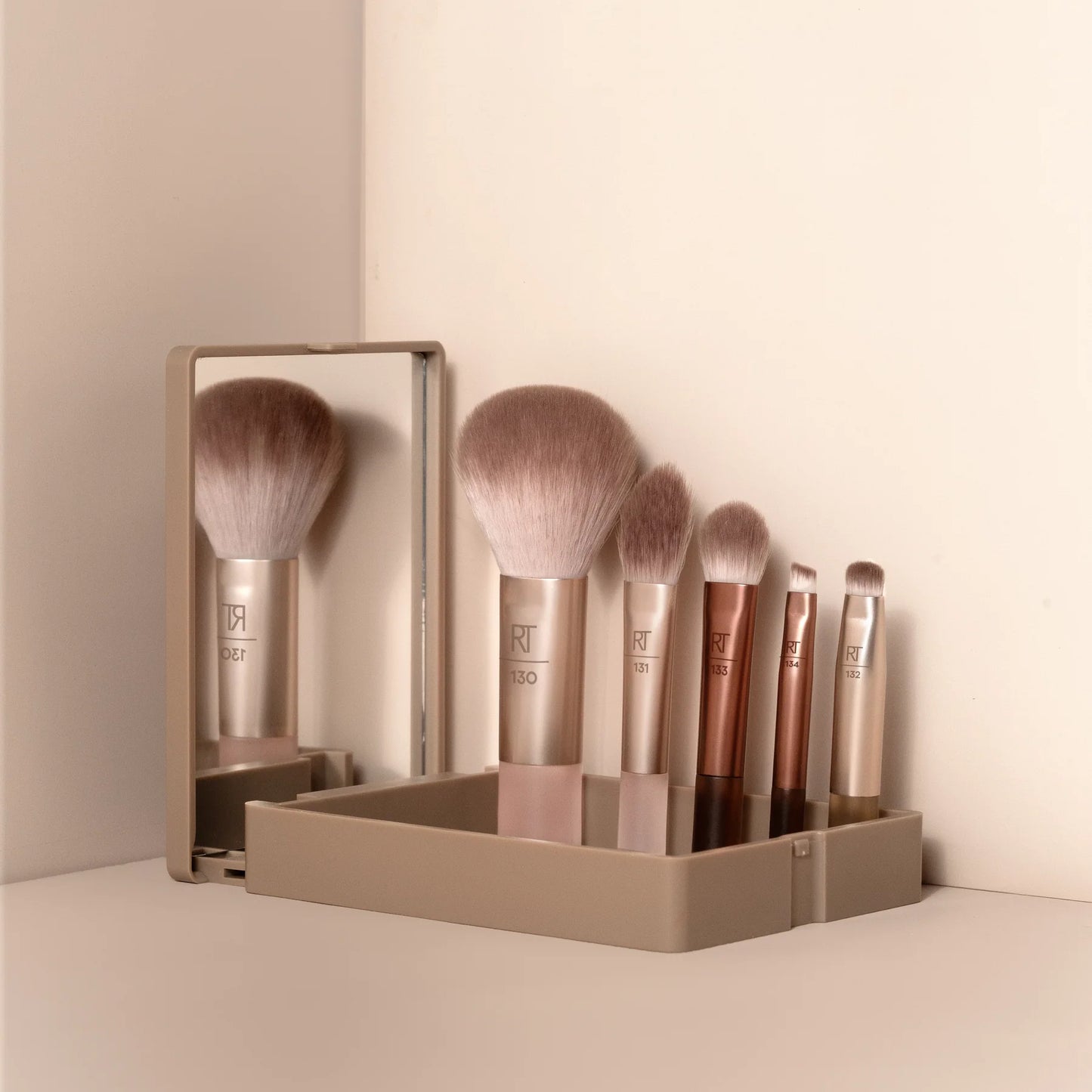 New Nudes 2.0 On-The-Glow Mini Brush Set + Mirrored Compact (Set De Brochas)
