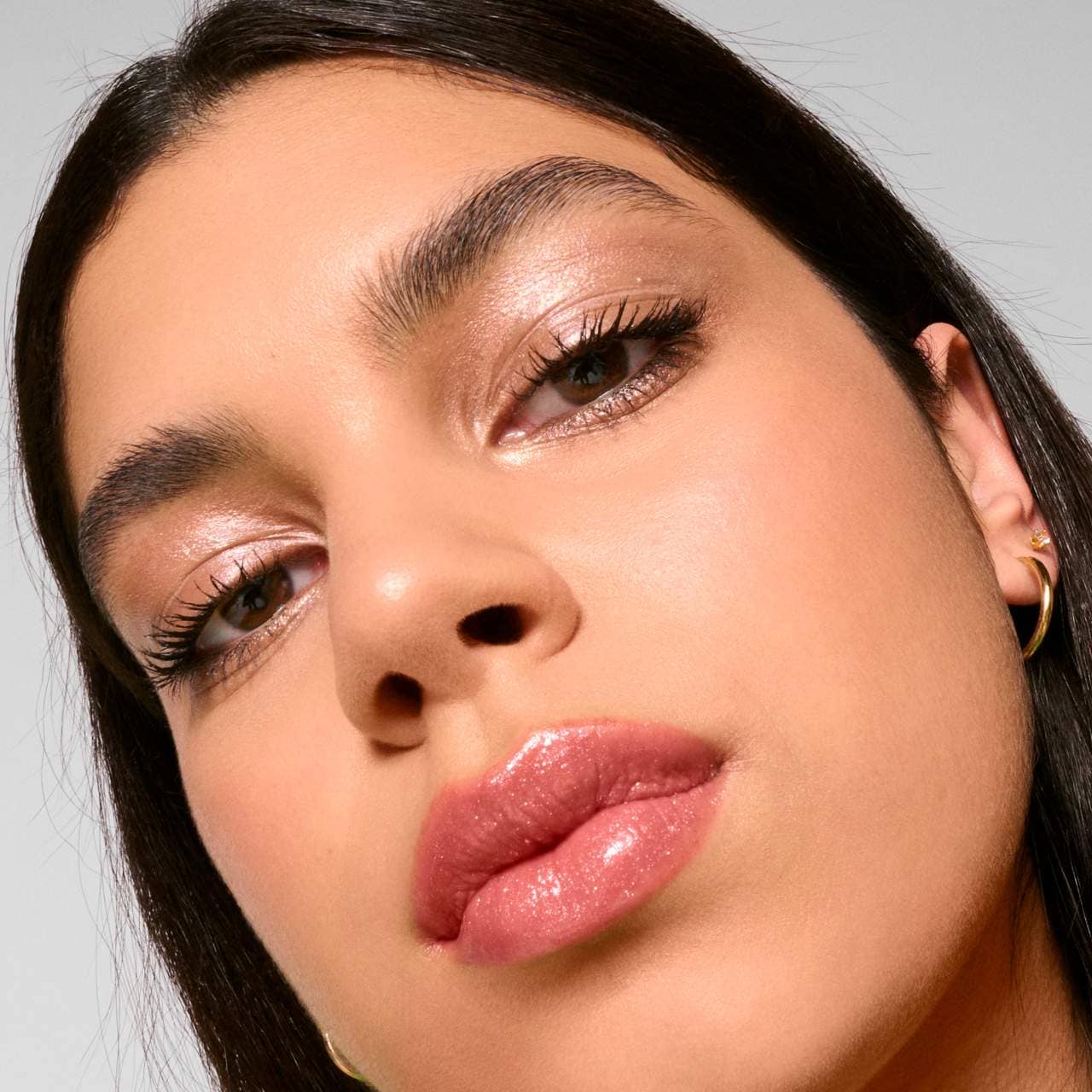 Outrageous Plump Hydrating Lip Gloss (Brillo Labial Voluminizador)