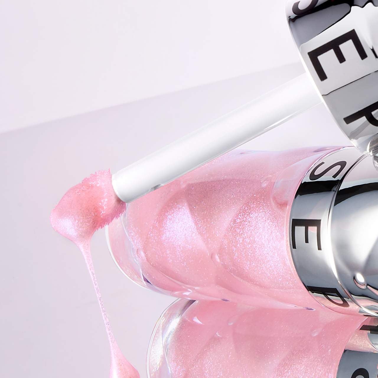 Outrageous Plump Hydrating Lip Gloss (Brillo Labial Voluminizador)